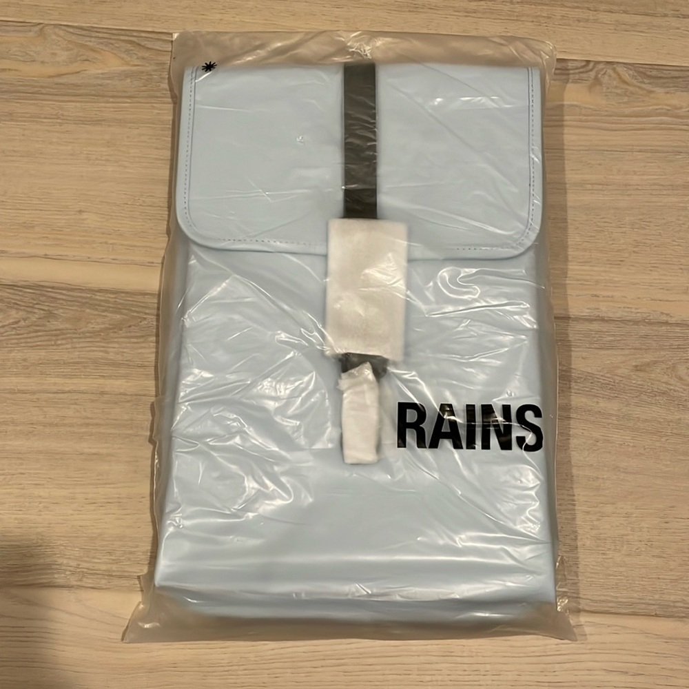 NWT Rains Rucksack Sky Color Backpack - Picture 3 of 5